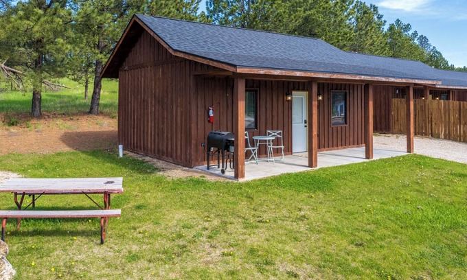Custer Cabina | Gold Valley Camp Cabin 1 | 1 Bed, 1 Bath
