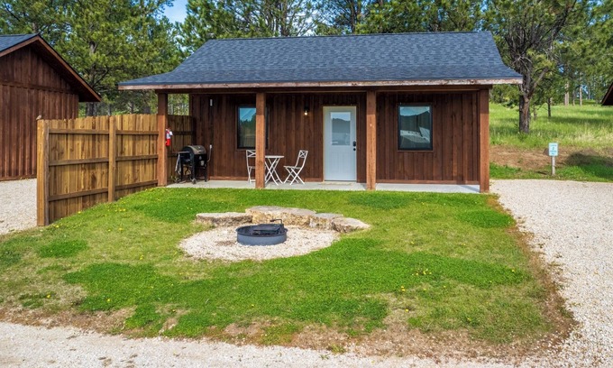 Custer Cabina | Gold Valley Camp Cabin 2 | 1 Bed, 1 Bath