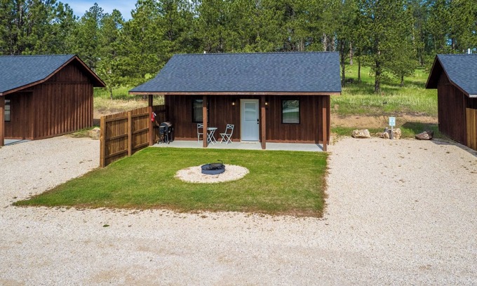 Custer Cabina | Gold Valley Camp Cabin 4 | 1 Bed, 1 Bath