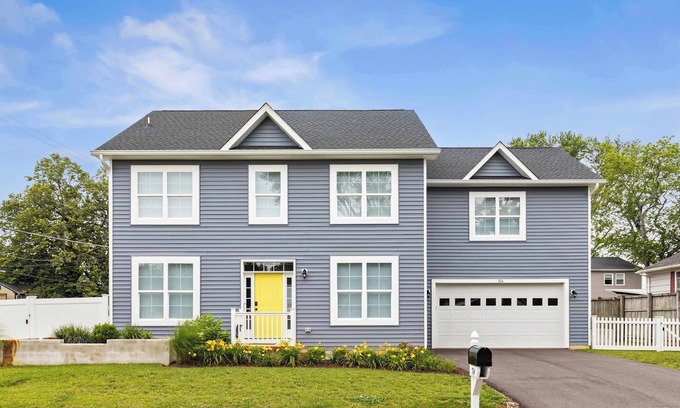 Edgewater Casa | Golden Anchor Retreat; Lux Living! - Sleeps 7