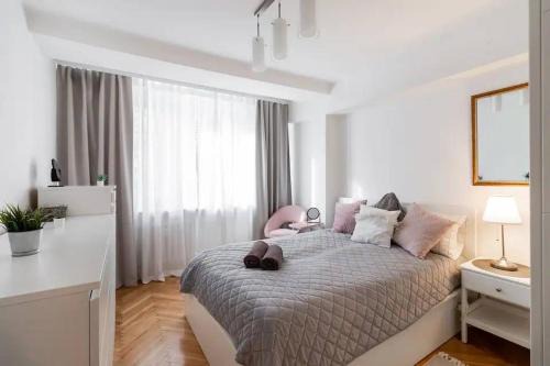 Muranow Apartamento | Golden Apartments Warsaw - One-Bedroom near POLIN Museum, Anielewicza