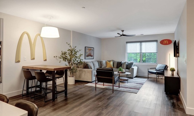Eva Mor Heights Casa | Golden Arches Getaway: Your McDonald's-Inspired Nashville Retreat