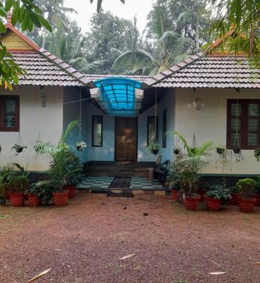 Karunagappally Casa | Golden Homestay (Parayil Farm House)