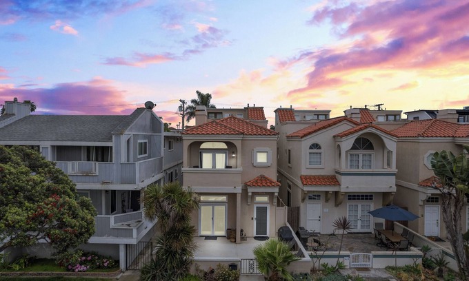 Seal Beach Casa | Golden Hour Hideaway – 3BR Near Sand, Dining & Adventure