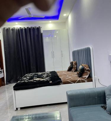 Noida Apartamento | Golden palace studio