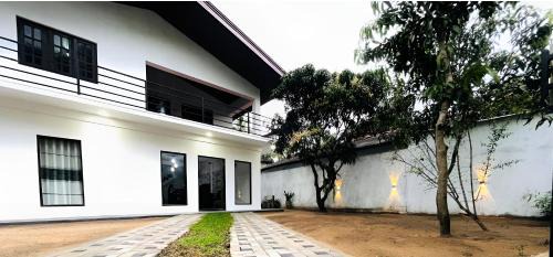 Seeduwa - Katunayake Casa | Golden Paradise Transit Hotel