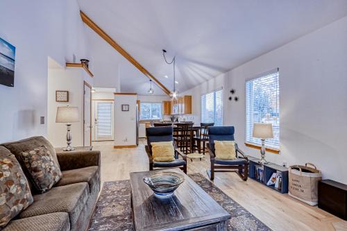 Redmond Casa | Golden Pheasant Retreat
