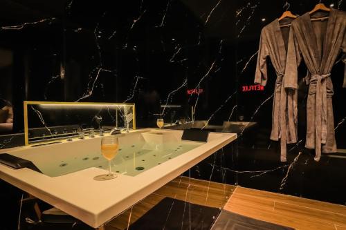 Lens Apartamento | Golden Suite - Elegance - Private Spa Jacuzzi