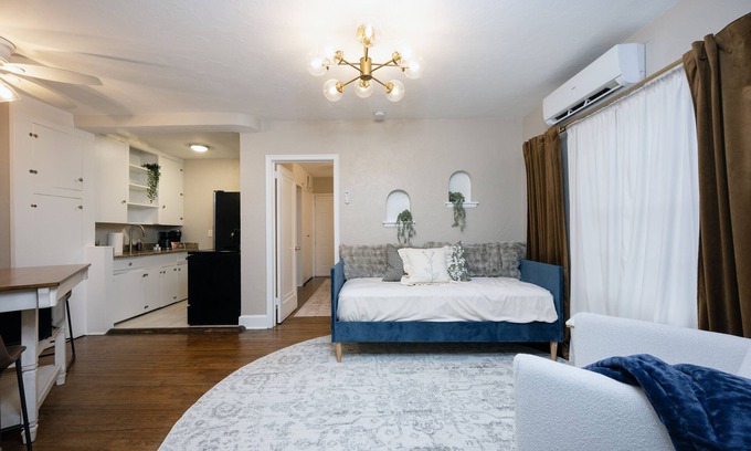 Historic Uptown Casa | Golden Twilight
