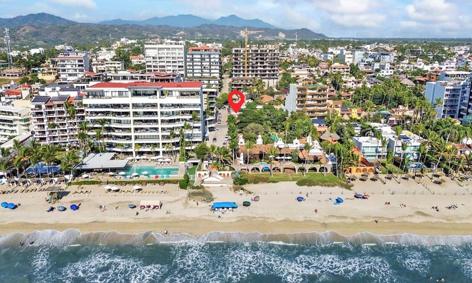 Bucerias Apartamento | Golden Zone 1BR - Only 99 Steps to Beach!