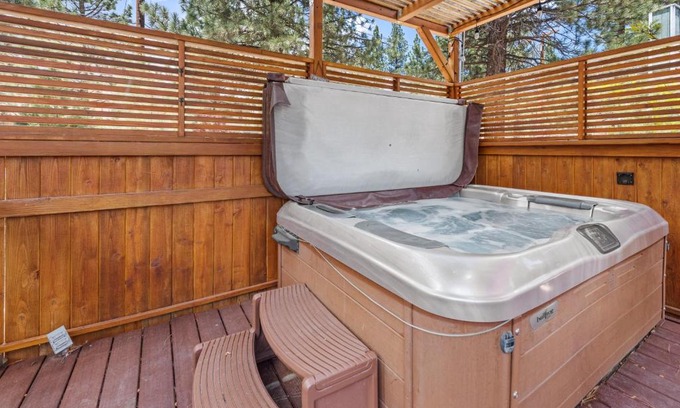 Woodlands Casa | Goldies Getaway - Beautiful modern cabin with Hot Tub! Game Room with Foosball and Ping Pong Table!