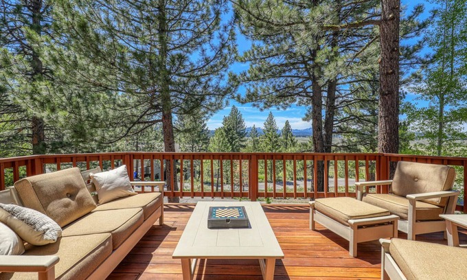 Truckee Casa | Vistas tranquilas - Northstar 4BR de lujo con piscinas de HOA, tenis, jacuzzi y gimnasio