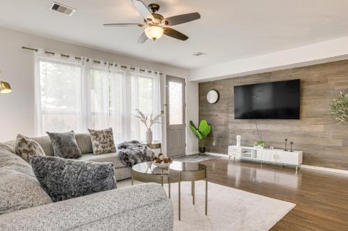 Katy Casa | Golf, Bike, Fish and More Family Getaway in Katy