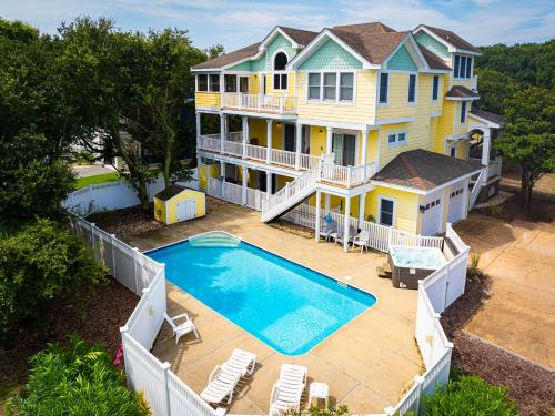 Corolla Casa | Golf Cart Friendly Pool Game Room & Resort Perks