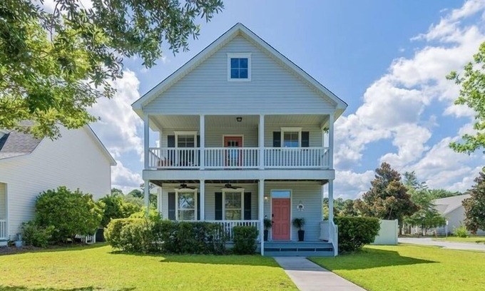 Old Town Bluffton Casa | GOLF CART! Remodeled home near Old Town, Xbox!