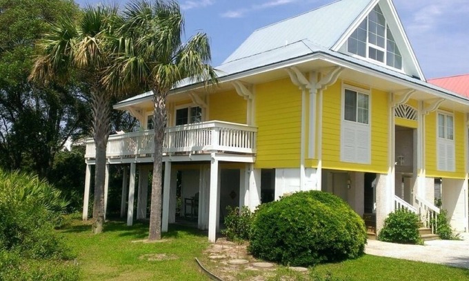 Oceanmarsh Subdivision Casa | Golf Cart, River and Marsh Views, Oceanfront Community, Beautiful Sunsets