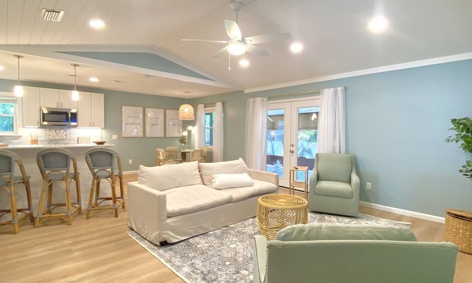 Fernandina Beach Cabaña | Golf Cart, Sun, Sand, & Island life Beach Retreat!