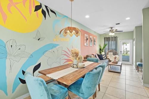 Port Aransas Casa | Golf Cart - Walk to Beach - Pool - Pets - Floor BR