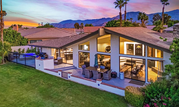 La Quinta Casa | Golf Course-Front Views, Pool+Hot Tub, Patio | Modern | Edgy House by AvantStay