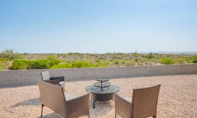 Wickenburg Casa | Golf Course, Mountain Views & Warm Amber Lights Desert Oasis
