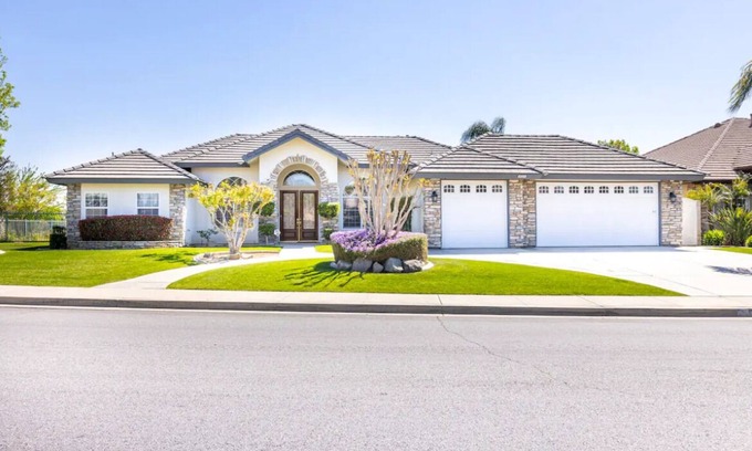 Eagle Ranch Casa | Golf Course View Home with Dual AC and SPA