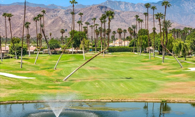 Rancho Mirage Condominio | Golf Course Views, Pool, Spa, Dine Al Fresco
