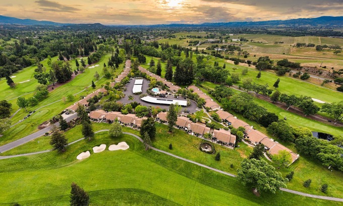 Napa Condominio | Golf Course Villa in Napa Valleys Silverado Resort secluded wine county retreat