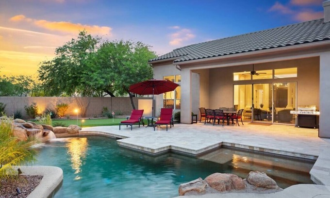 Desert Ridge Casa | Golf Course Villa! Saltwater Pool & Putting Green