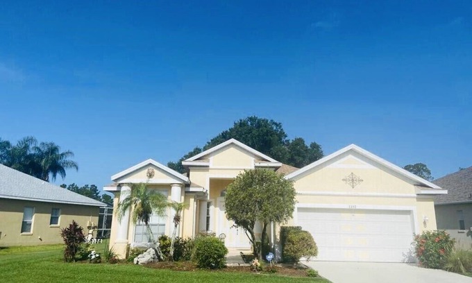 Ridgewood Lakes Villa | Golf course villa sleeps up to 6 ! With south facing pool.