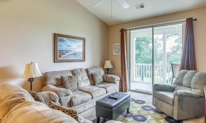 Carolina Forest Apartamento | Golf Getaway with Pool Access in Myrtle Beach!