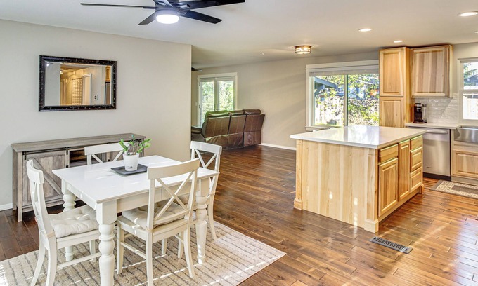 East Port Orchard Casa | Golf, Hike, Dine & Relax: Home in Port Orchard