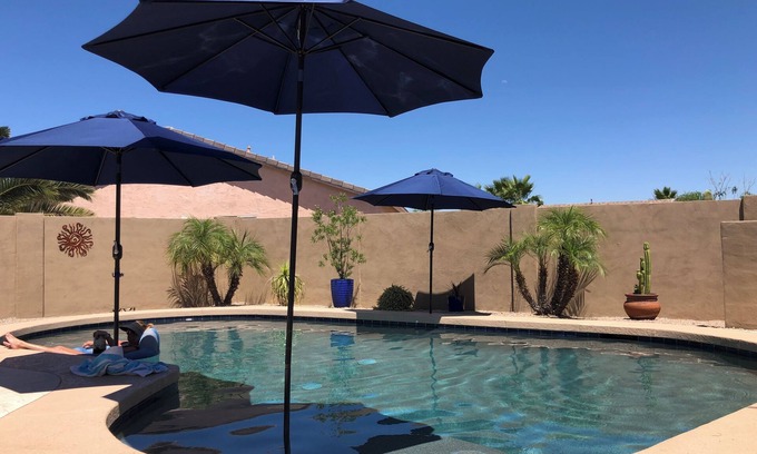 San Tan Valley Casa | Gran golf, piscina privada. Lleve el carrito de golf a cenar. Reserve ahora para 2020