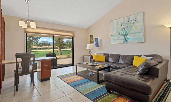 Palm Desert Complejo | GOLF RESORT LIVING AT ITS FINEST
