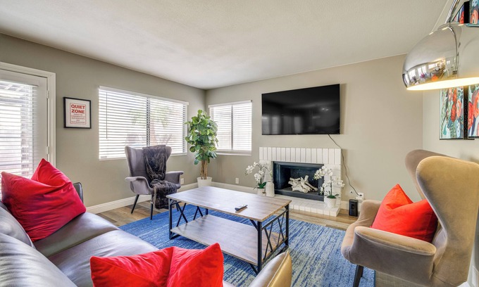 Green Valley North Casa | Golf, Shop & Explore: Sleek Getaway in Henderson!