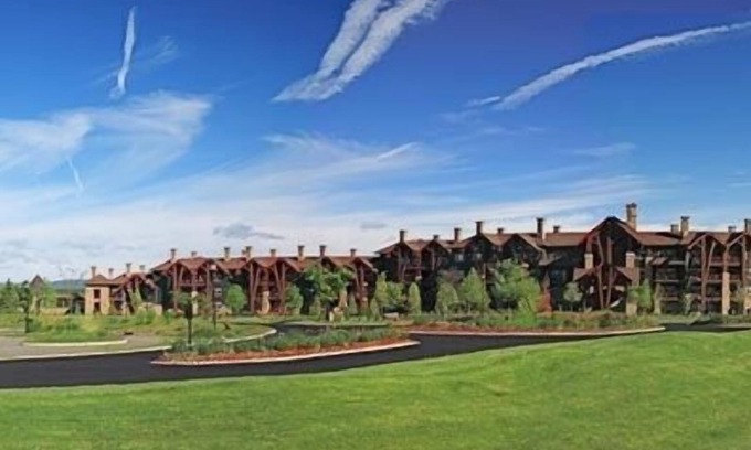 Hamburg Hotel | Golf, Spa, nadar y esquí en Grand Cascades Crystal Springs Resort