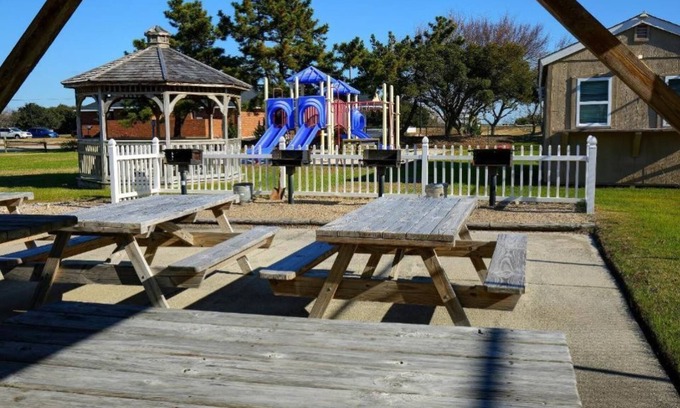 Sea Scape Condominio | Golf View Charming 2-bedroom condo in Kitty Hawk with fitness room, sleeps 6.