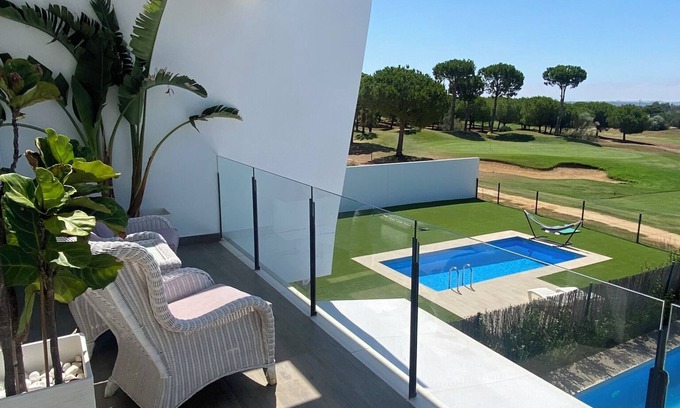 Puerto Real Chalet De Esquí | Golf & Views