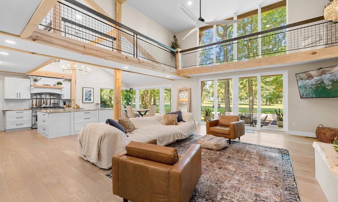 Berlin Casa | Golfer & Beach Paradise! 5 bedroom home-Ping Pong Table-EV Charger-Wild Horses!