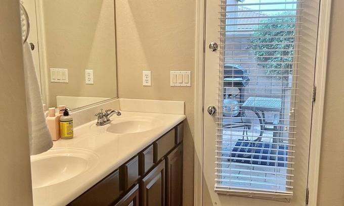 Gilbert Casa | Golfers Dream Home - 20 minute drive to 15 different golf courses