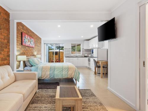 Rosebud Casa | Golfside Getaway 2 by Ready Set Stay