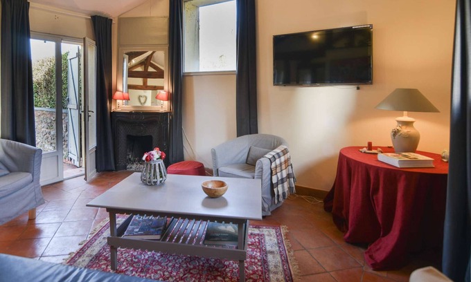 Noisy-le-Roi Villa | Gondi apartment - 4 rooms (approx. 100m2) on the first floor