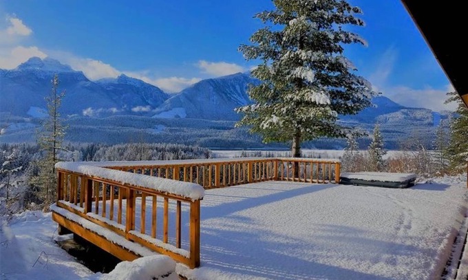 Revelstoke Chalet De Esquí | Gondola base | Stunning views | Hot tub | Sauna | Business #0005235