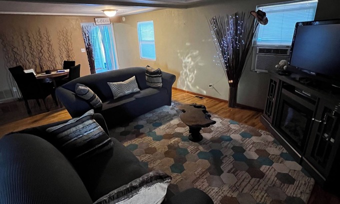 Logan Casa | GONGAGA 3 BEDROOM GEM ⭐️ Townhouse Rancher Memory Foam 🛏’s ⭐️ Close to Amenities