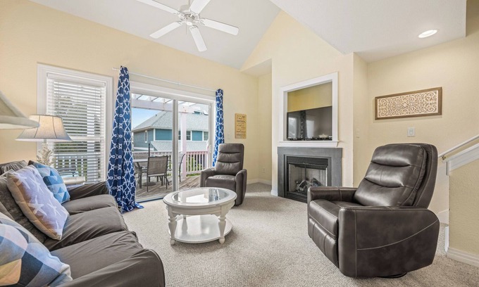 Bermuda Bay Casa | Good Vibes at Cambridge Cove Town Home, Family Fun Water Park, Beat Traffic with Flex-Stay