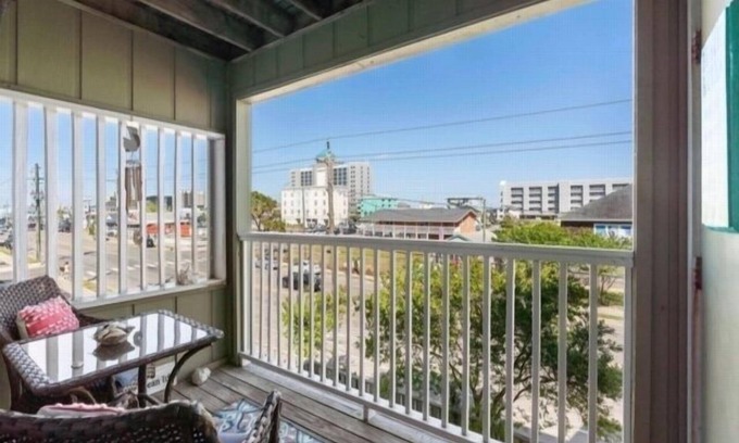 Carolina Beach Villa | Good Vibes Carolina Beach by RedAwning