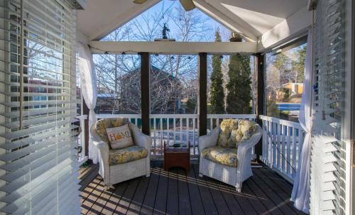 Upward Casa | Gorgeous 1BR Tiny Home with Pool and Bocce