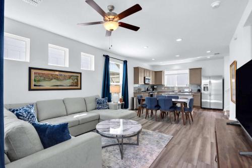 New Braunfels Casa | Gorgeous 2 BDR Cottage Minutes to Everything NBTX