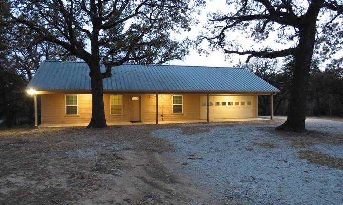 Gainesville Casa | Gorgeous 2 bed 2 bath house on 3 acres off Hwy 82