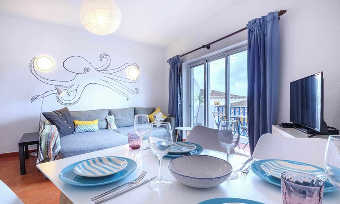 Burgau Apartamento | Hermosa cama de 2, central Burgau balcón soleado excelentes vistas! 1 min2 playa duerme 4/6