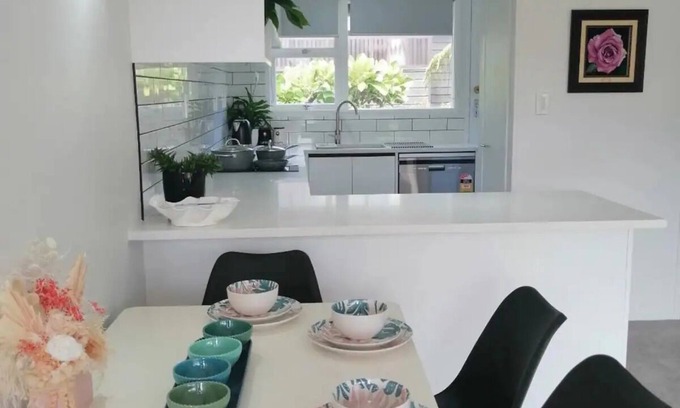 Takapuna Casa | Gorgeous 2 Bed Rooms & Garage Centre Takapuna